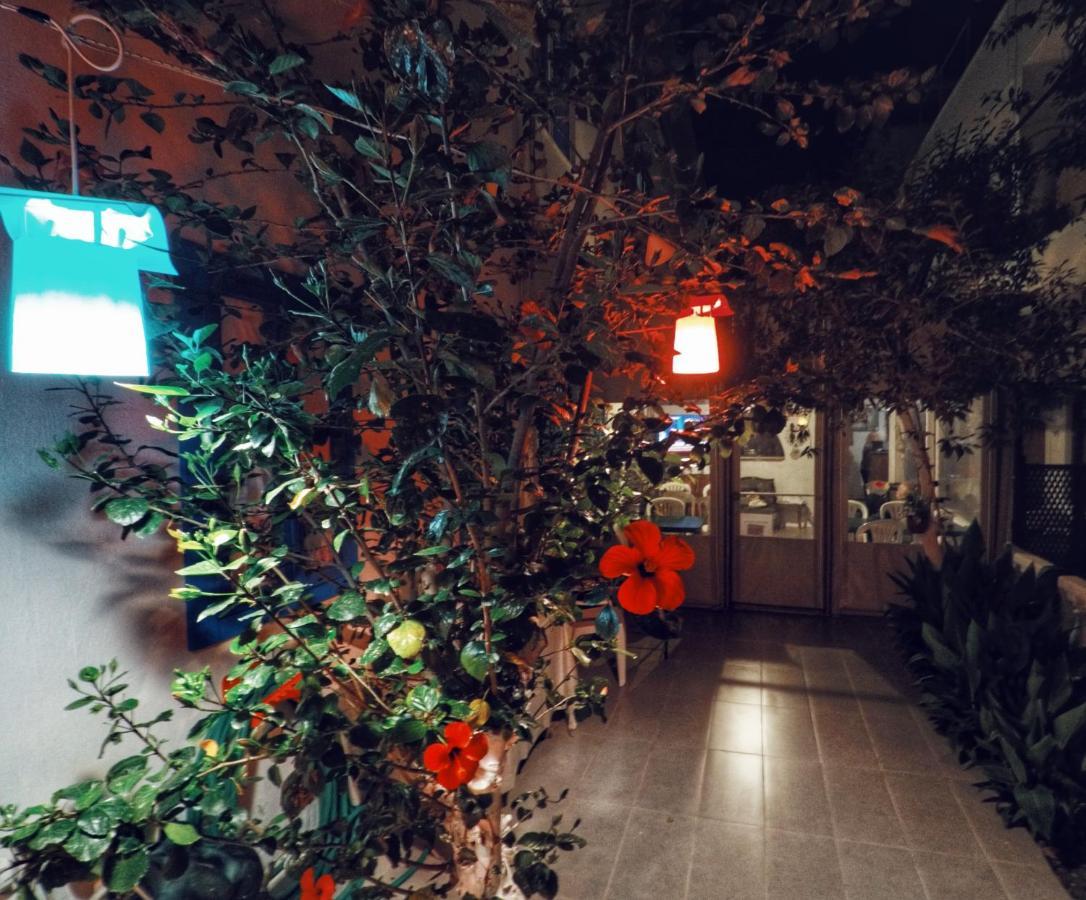 Miss Hotel Karya Oren  Exterior photo
